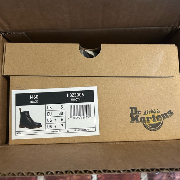 Dr. Martens Classic 1460 Women’s Smooth Leather Lace Up Boots Size 7 - Picture 6 of 8